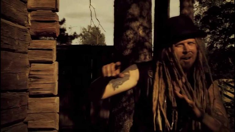 KORPIKLAANI – Rauta (OFFICIAL MUSIC VIDEO)
