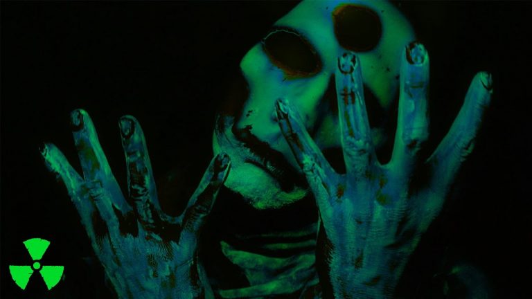 WEDNESDAY 13 – Devil Inside (OFFICIAL MUSIC VIDEO)