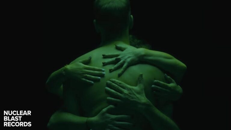 MØL – CRUSH (OFFICIAL MUSIC VIDEO)