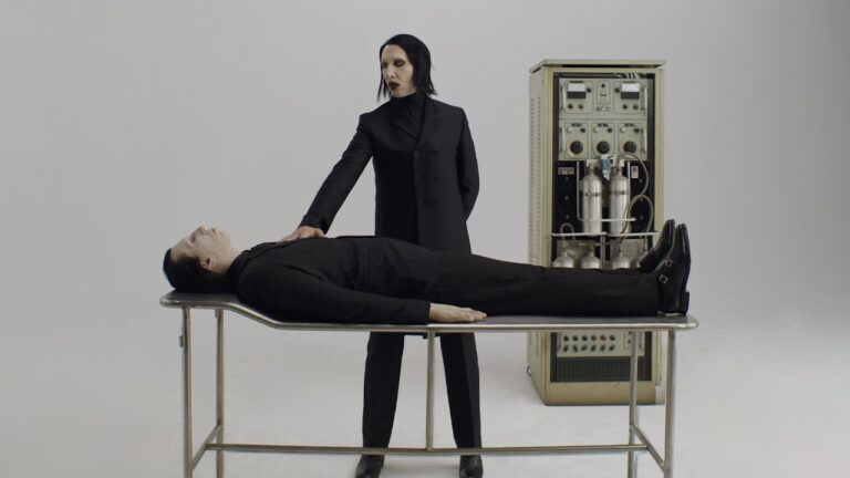 Marilyn Manson – Front Toward Enemy (Music Video)